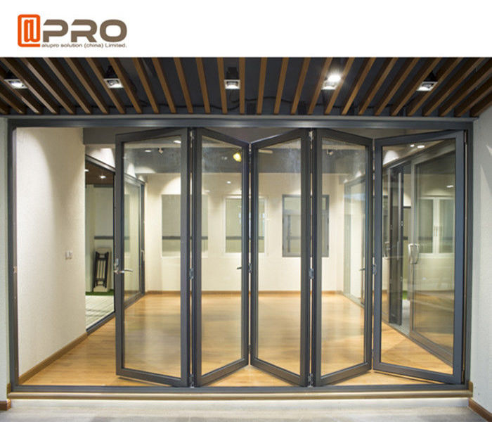 أبواب منزلقة خارجية ثنائية الطي من الألومنيوم أبواب زجاجية قابلة للطي شهادة ISO أبواب فناء منزلقة قابلة للطي